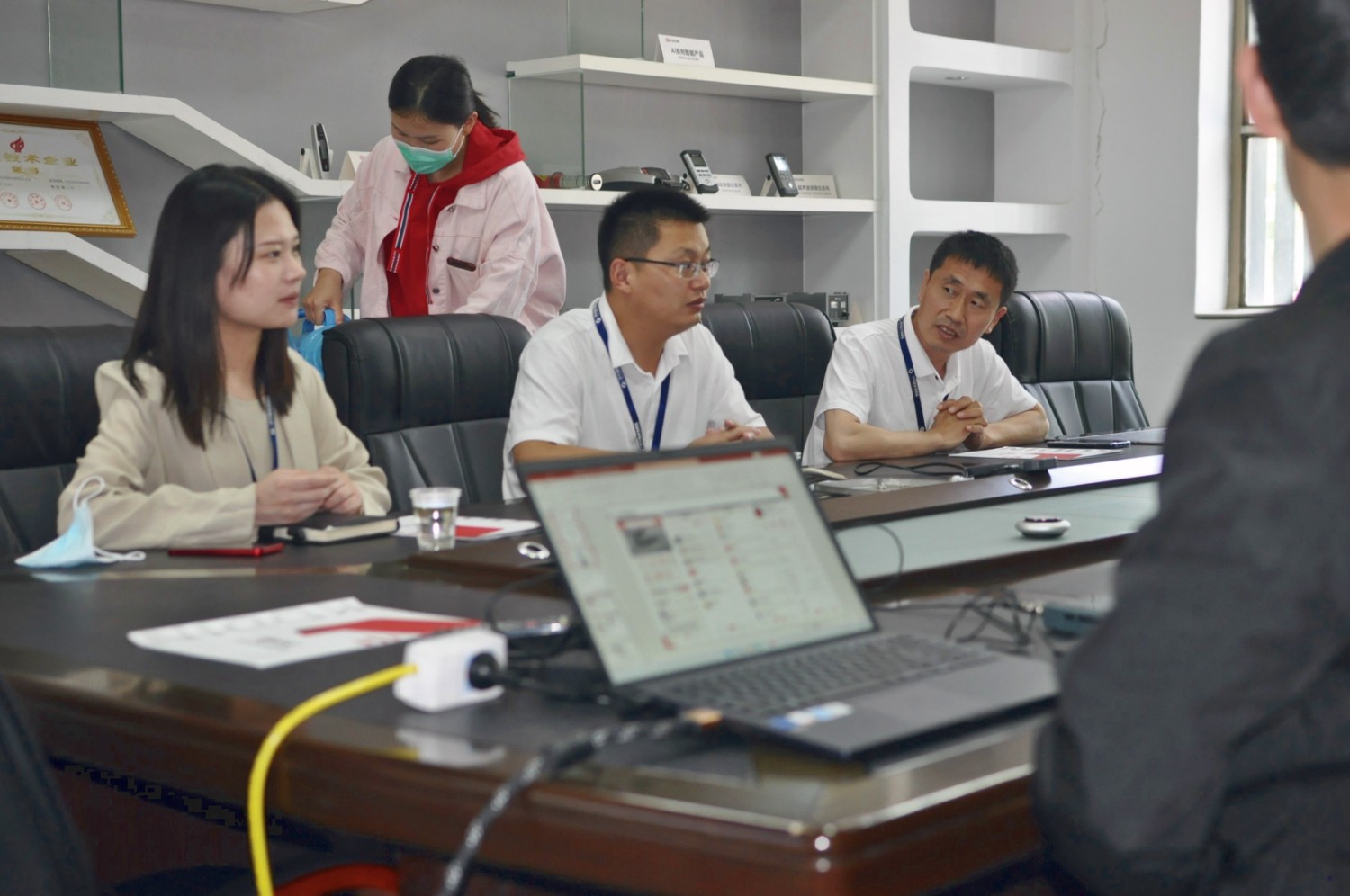 助企攀登工作組到科電儀器進行走訪調研
