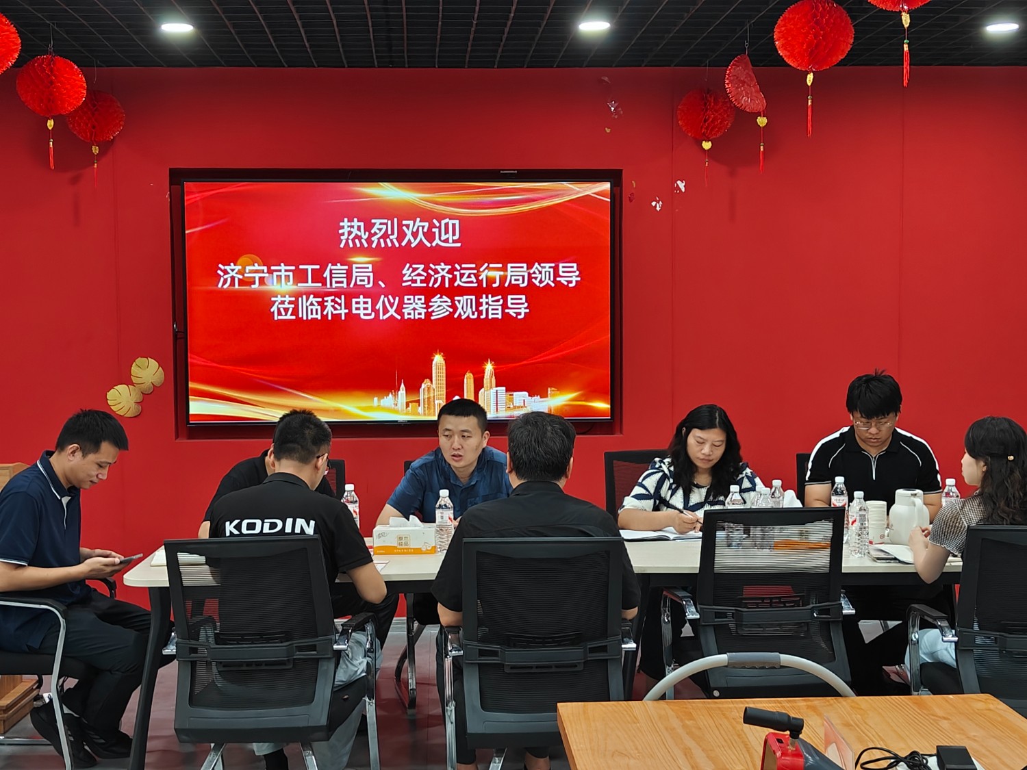 濟寧市工信局領導蒞臨科電儀器參觀考察